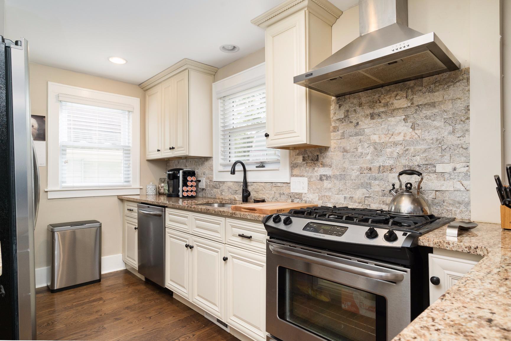 Sony SEL1635Z Vario-Tessar T* FE 16-35mm F4 ZA OSS Wide Angle Zoom Lens customer photo 2