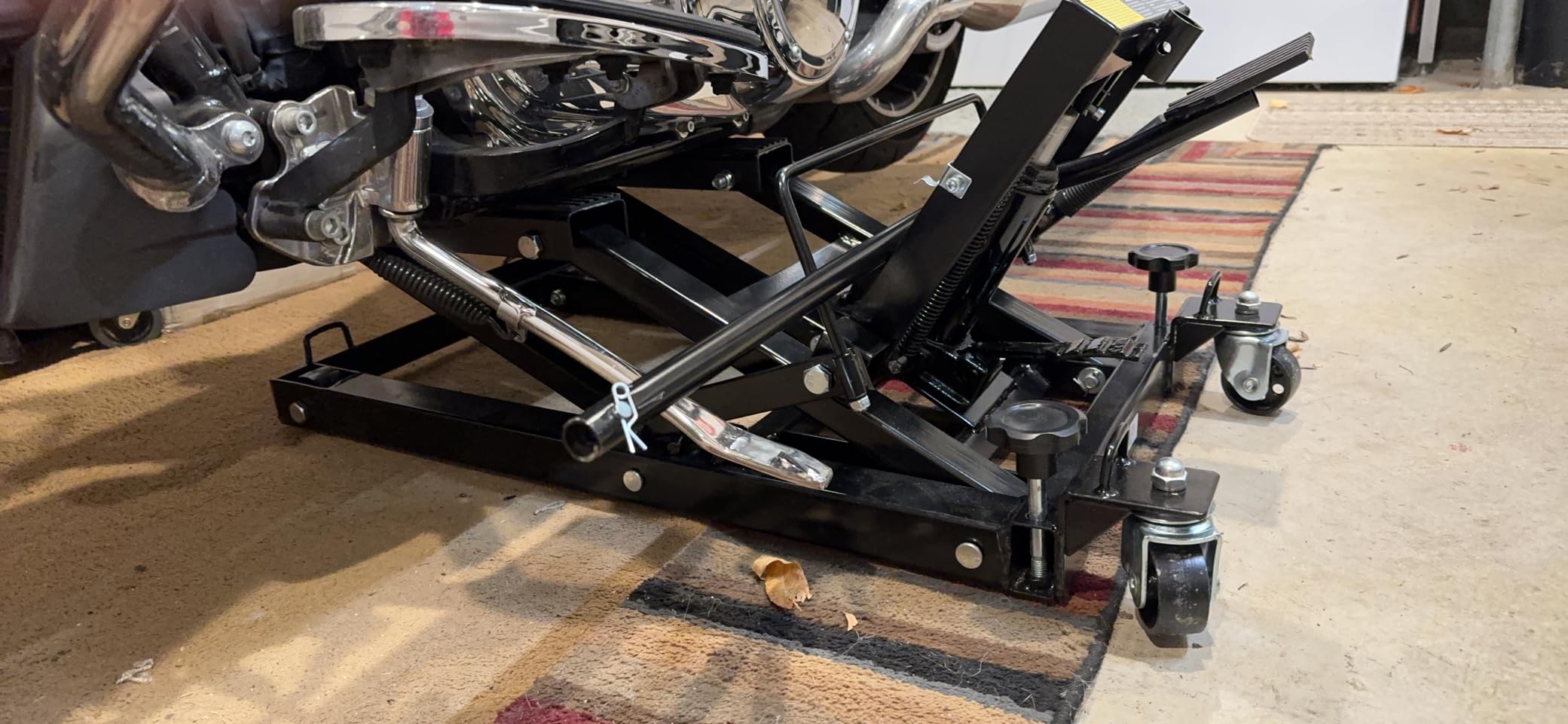 Black Widow Motorcycle and ATV Lift Jack Stand, Hydraulic Operation for Garage Storage and Lifting Vehicles up to 1,500 Pounds customer photo 2