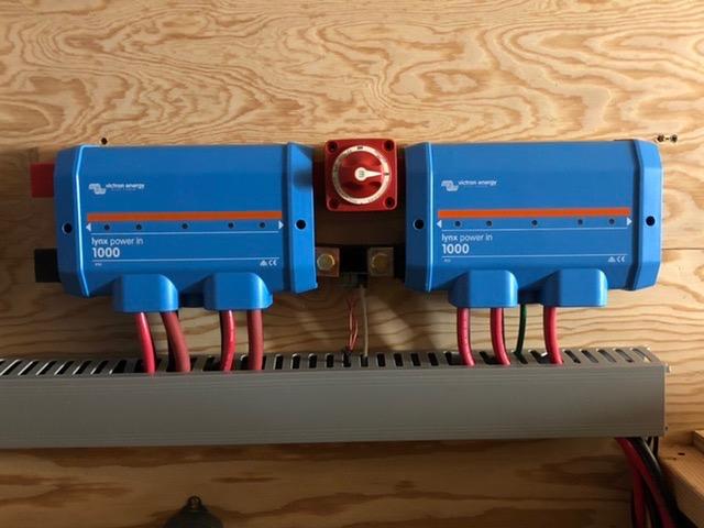 Victron Energy Lynx Power in Battery Connector - Modular M8 DC Bus Bar with 4 Connections for Batteries, Loads, or Chargers - Supports Cables up to 22mm - Part of Lynx Distribution System customer photo 2