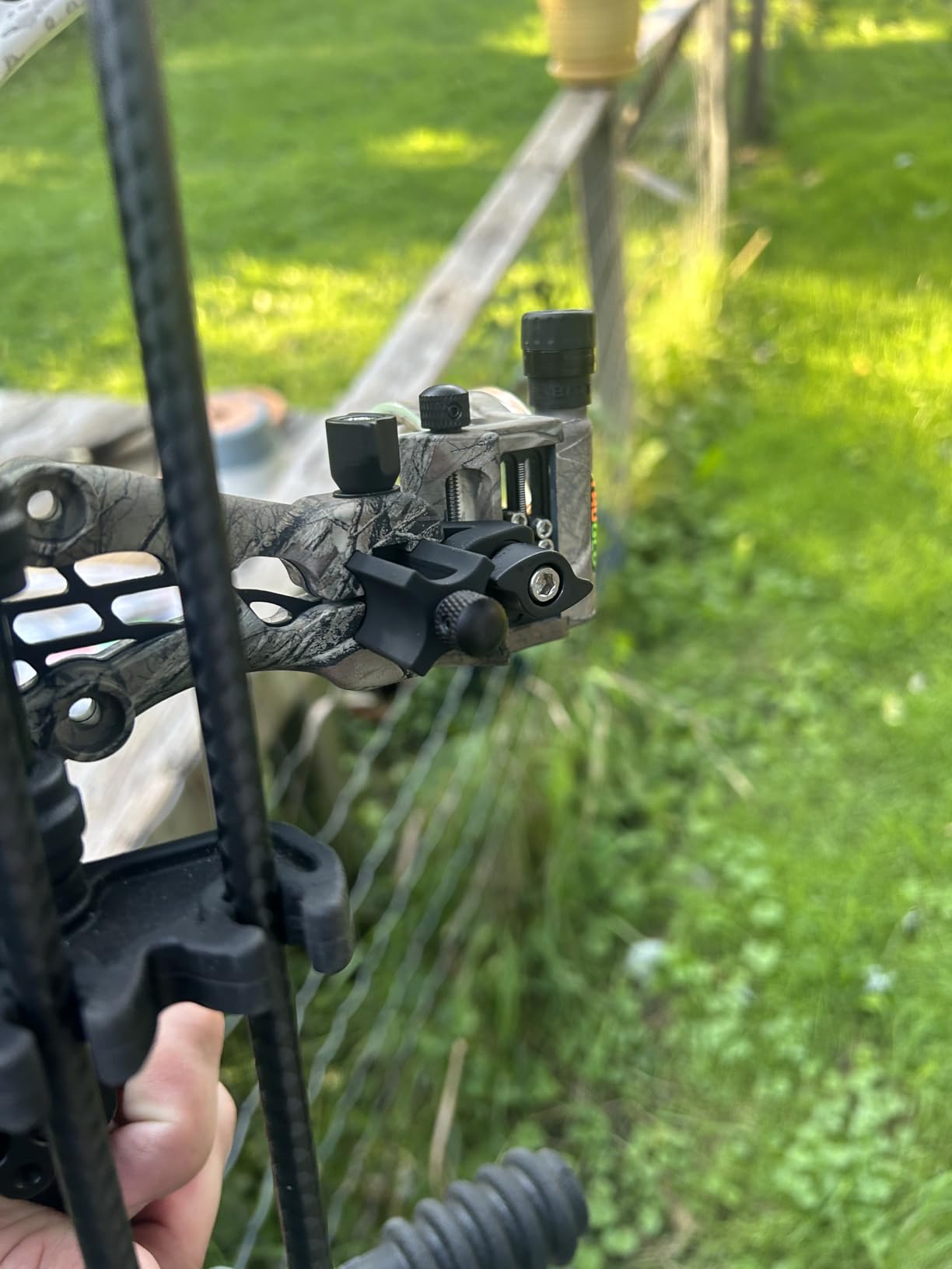 TRUGLO Carbon Hybrid Ultra Lightweight Micro-Adjustable 5-Pin Hunting Bow Sight customer photo 2