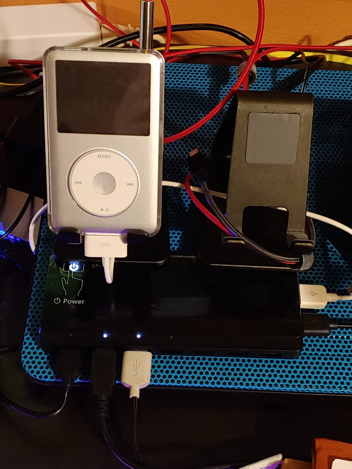 TP-Link Powered USB Hub 3.0 with 7 USB 3.0 Data Ports and 2 Smart Charging USB Ports. Compatible with Windows, Mac, Chrome & Linux OS, with Power On/Off Button, 12V/4A Power Adapter(UH720) customer photo 1