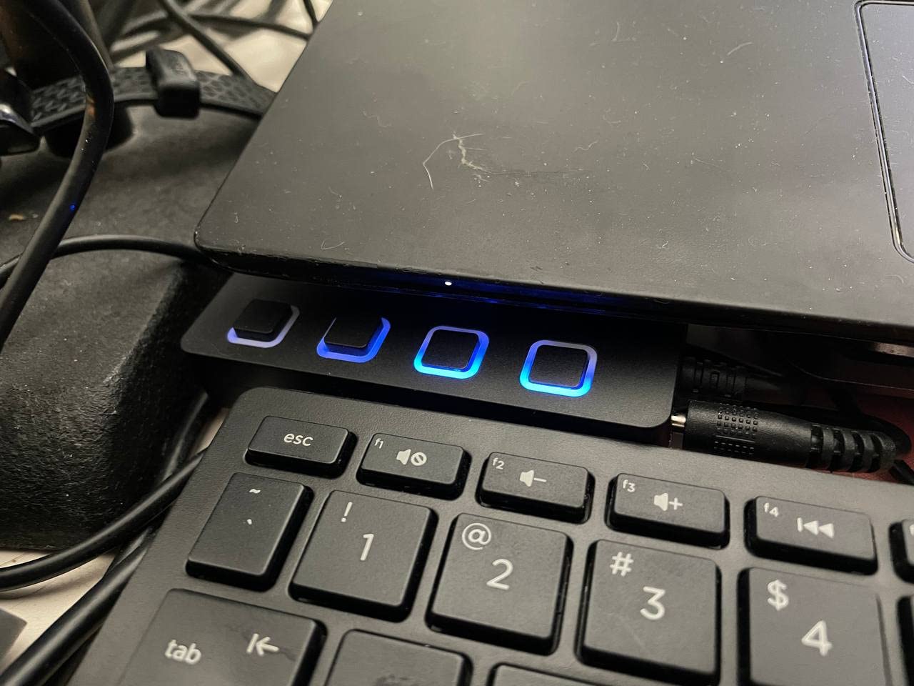 SABRENT 4 Port USB 3.0 Hub with Individual LED Lit Power Switches, Includes 5V/2.5A Power Adapter (HB-UMP3) customer photo 2