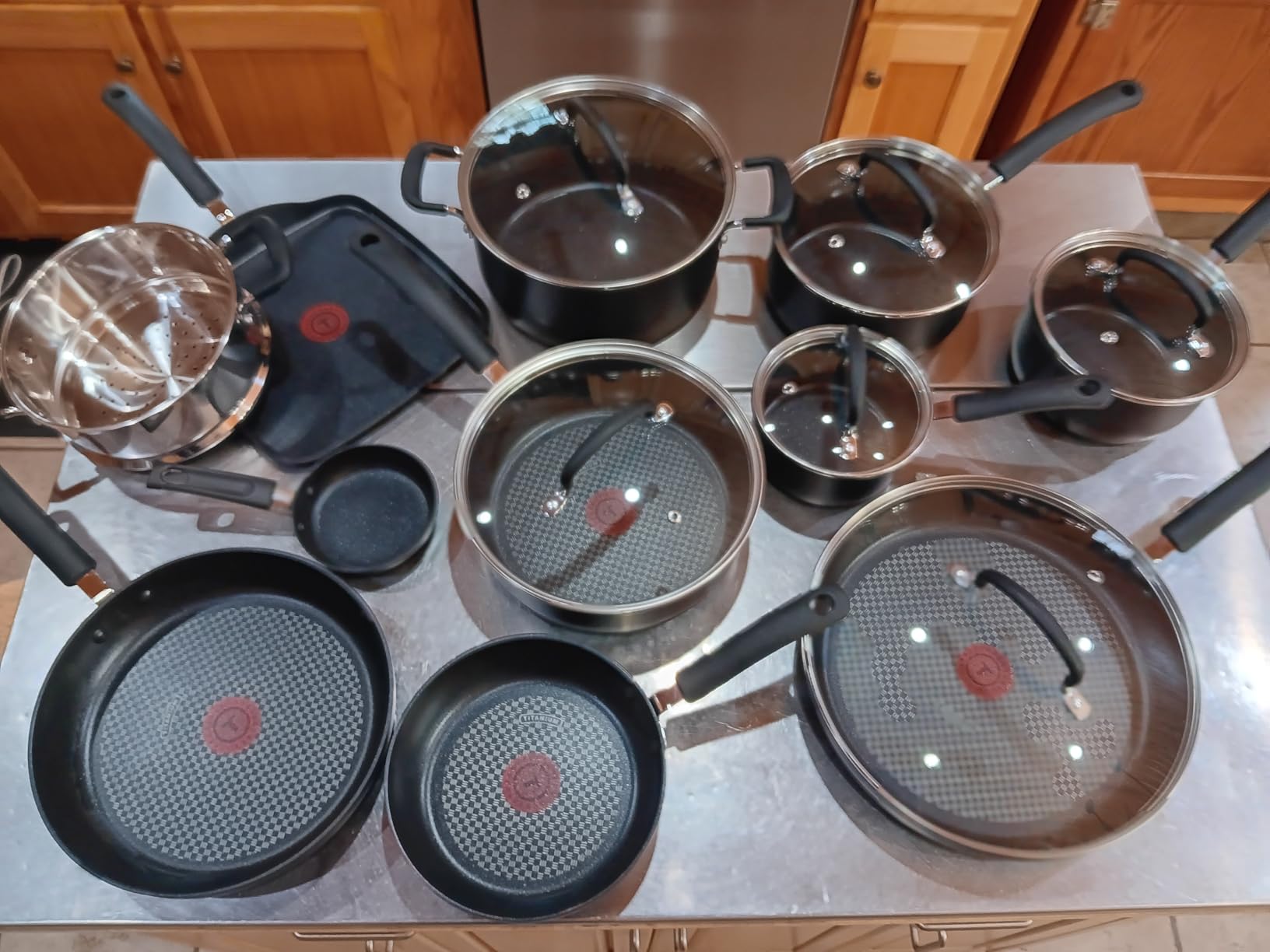 T-Fal Ultimate Hard Anodized Nonstick Pots and Pans Set 17 Piece, Nonstick Cookware Set with Fry Pan, Saucepans, Saute-Pan, Griddle, Dishwasher Safe, Black customer photo 2