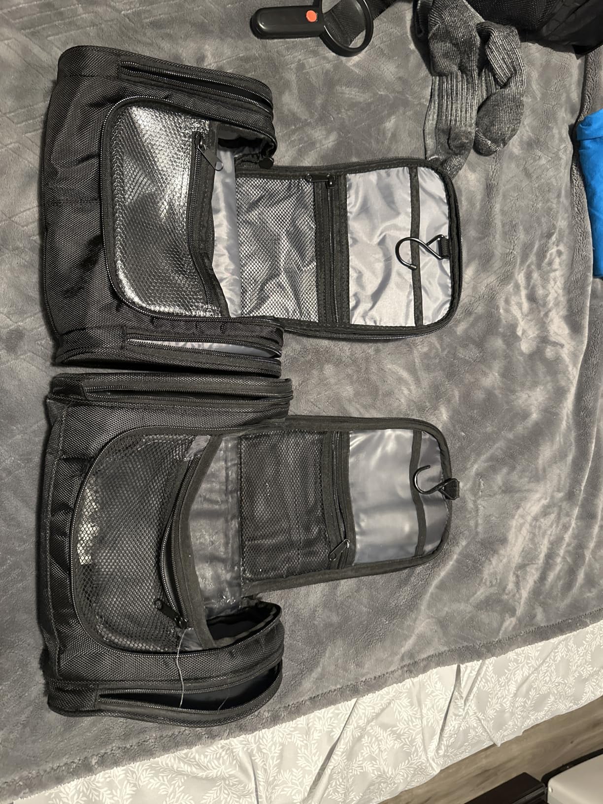 Amazon Essentials Spacious Toiletry Bag, Hanging Cosmetic Dopp Kit with Multiple Compartments, Durable 1680D Polyester, Large Capacity Storage, Compact Design, Black (Previously Amazon Basics) customer photo 1