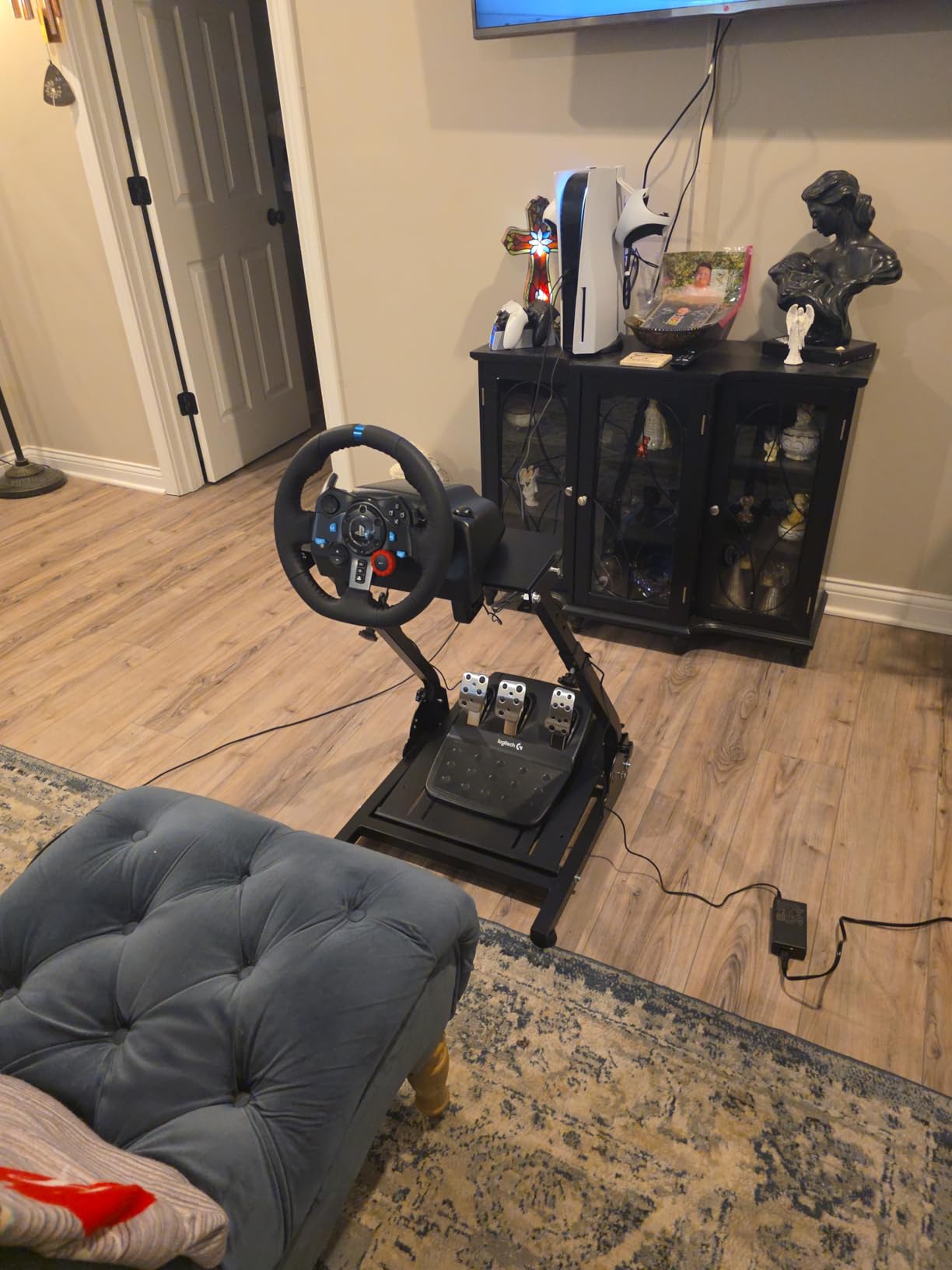 Logitech G29 Driving Force Racing Wheel and Floor Pedals, Real Force Feedback, Stainless Steel Paddle Shifters, Leather Steering Wheel Cover for PS5, PS4, PC, Mac - Black customer photo 1