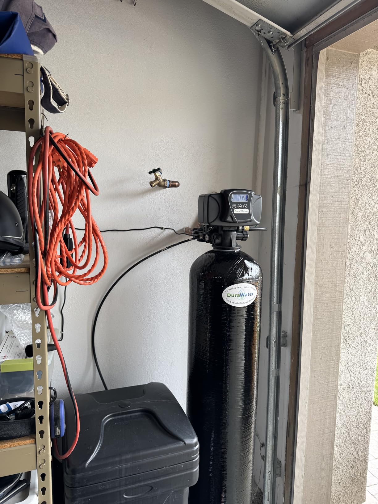 DURAWATER Fleck 5600 SXT Whole House Water Softener 48,000 Grains Ships Loaded with Resin in Tank, Black customer photo 1