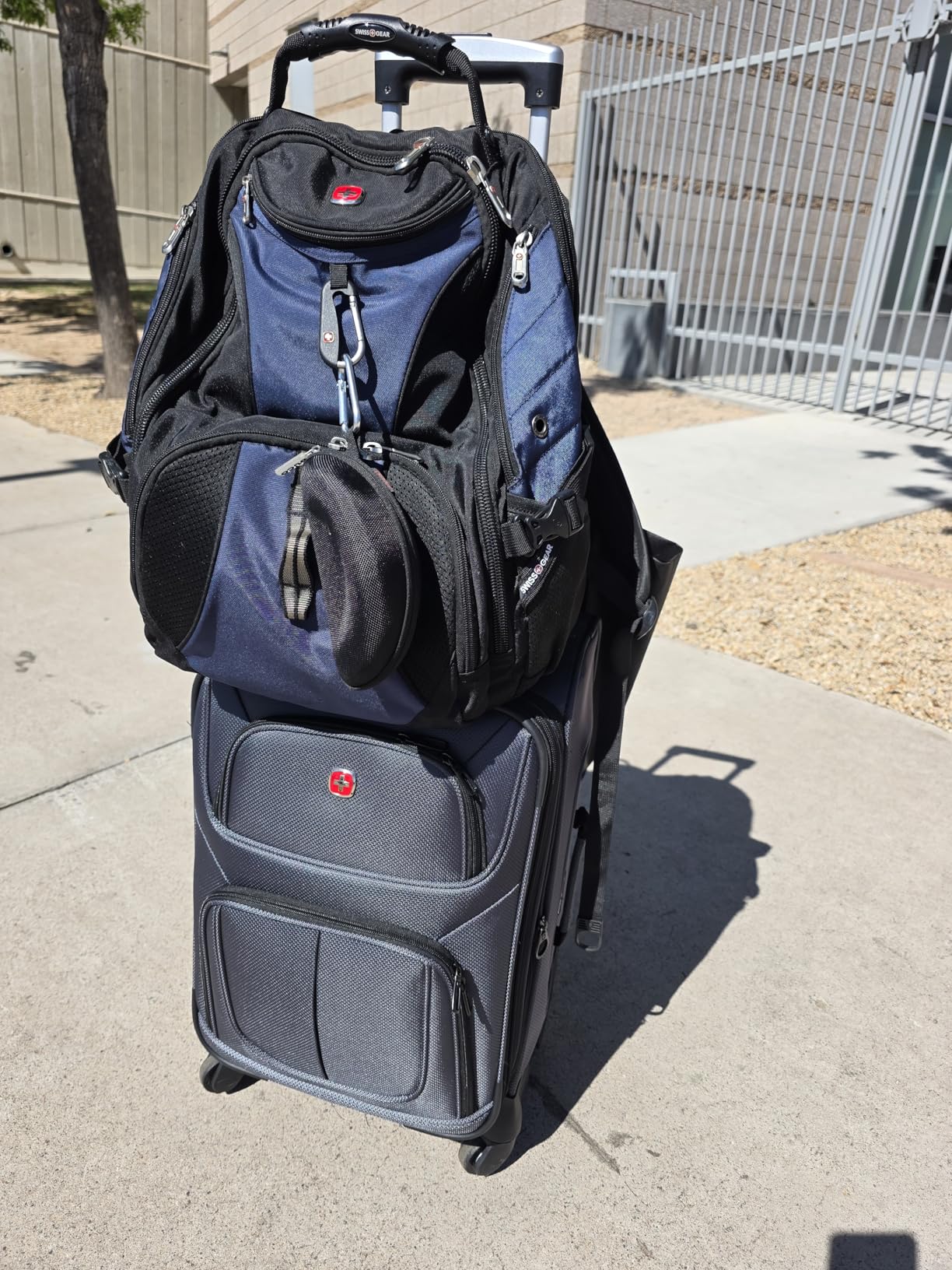 Samsonite Sion Softside Expandable Spinner Luggage Durable Lightweight Travel Suitcase, Black, Carry-On 21-Inch customer photo 1