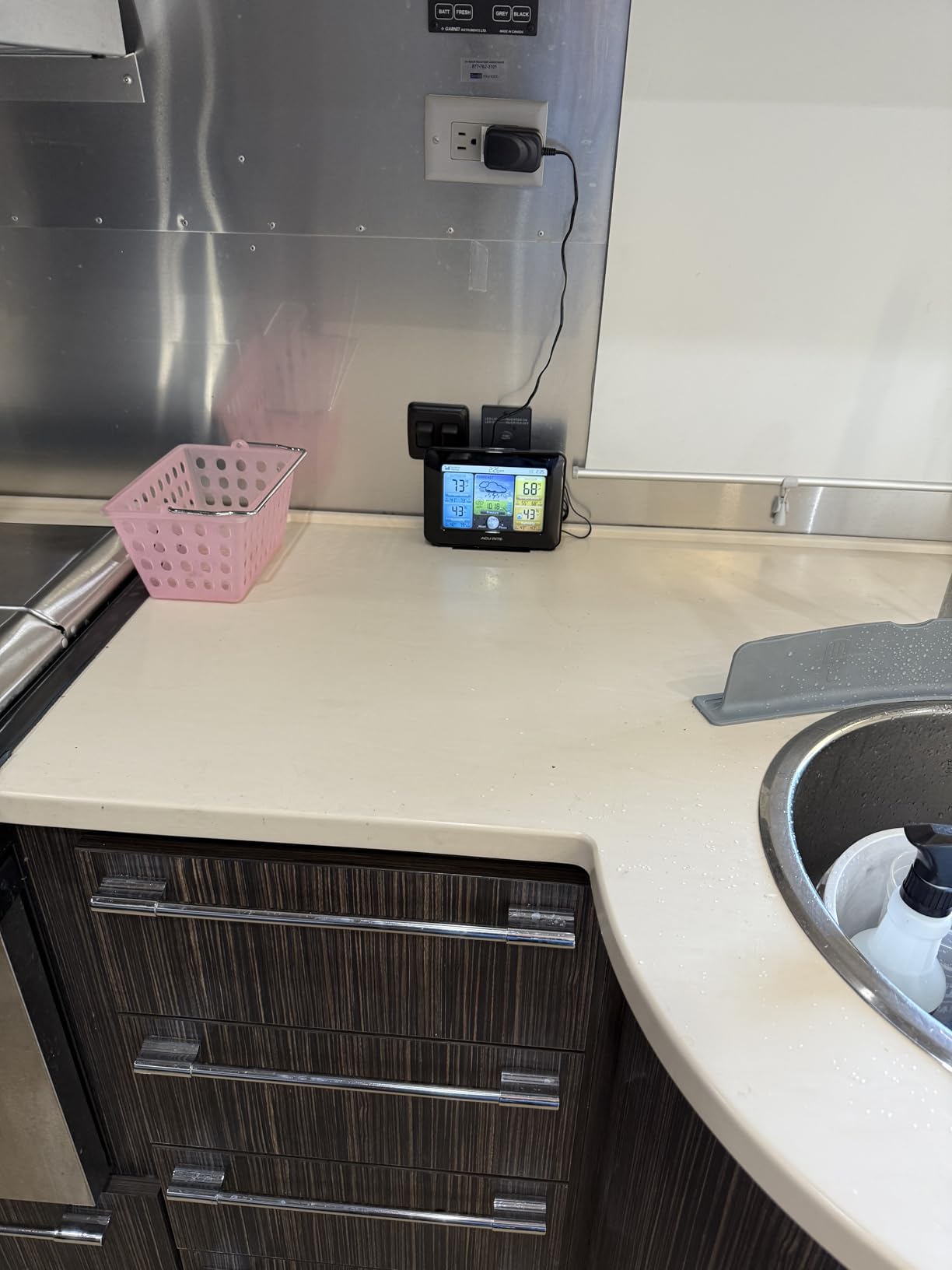 AcuRite Wireless Home Weather Station with Color Display, Indoor Outdoor Thermometer customer photo 1