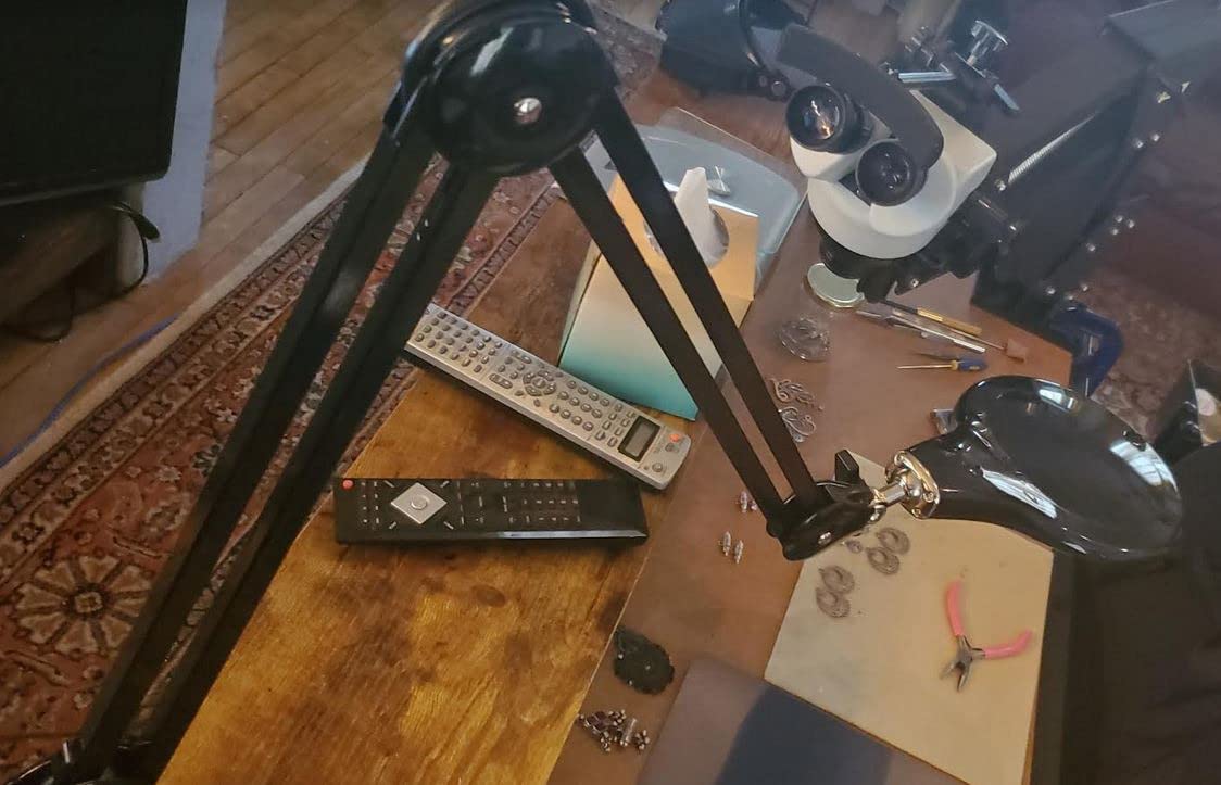 Brightech LightView PRO Magnifying Desk Lamp, 2.25x Light Magnifier, Adjustable Magnifying Glass with Light for Crafts, Reading, Close Work - Black customer photo 1