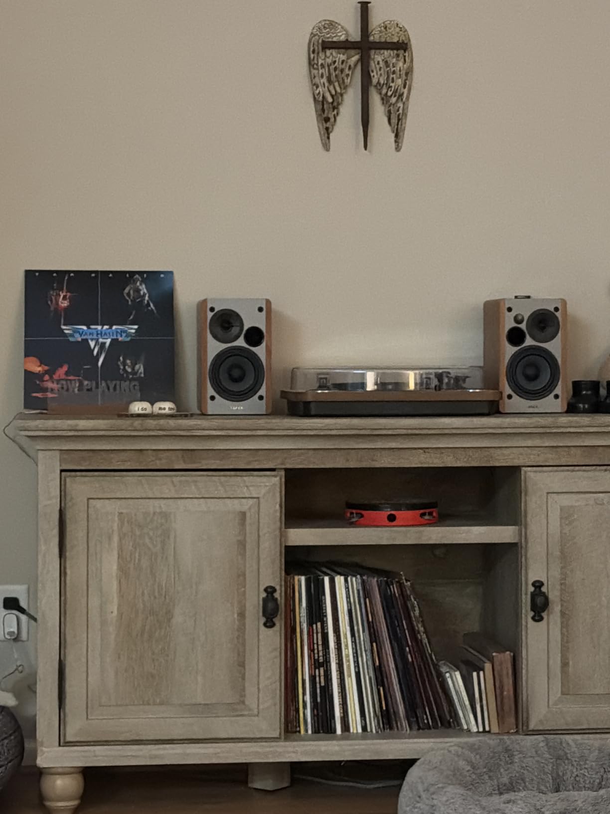 Edifier R1280T Powered Bookshelf Speakers - 2.0 Active Near Field Studio Monitor Speaker - Wooden Enclosure - 42 Watts RMS Power customer photo 2