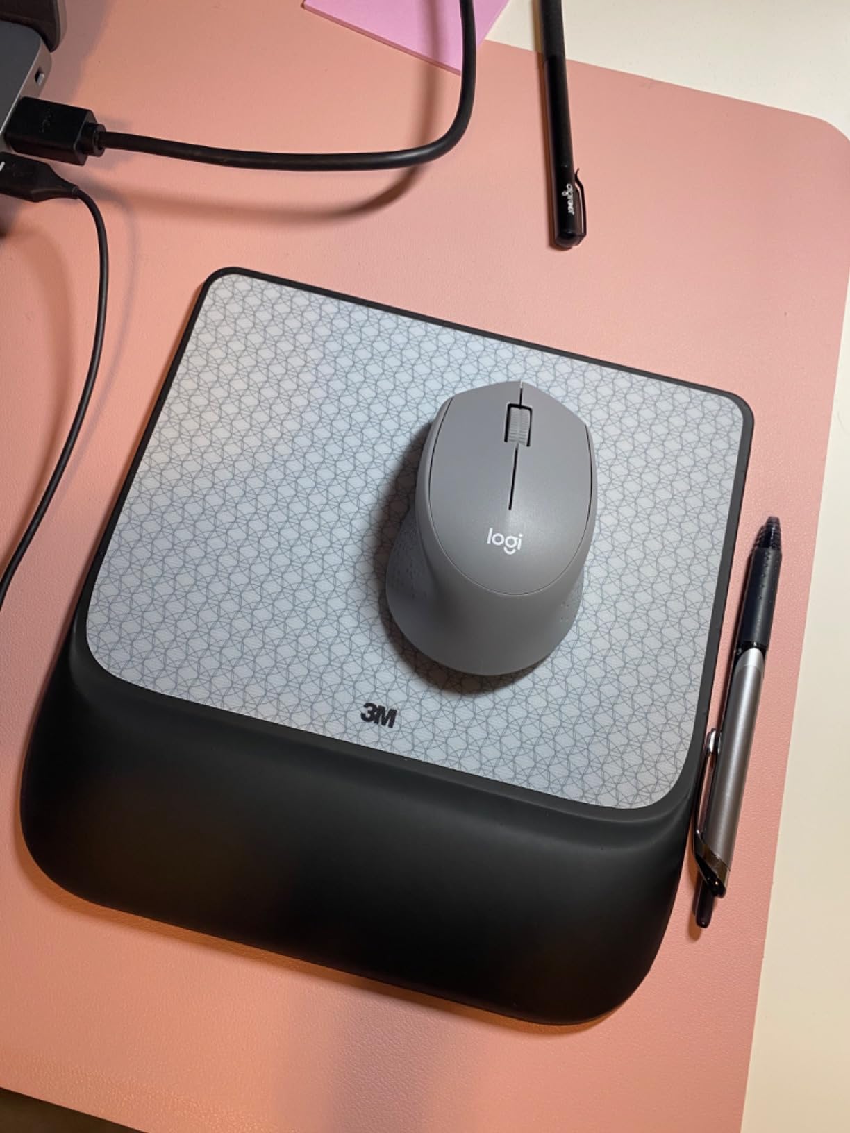 3M Precise Mouse Pad with Gel Wrist Rest, Soothing 3M Gel Technology and Satin Smooth Cover for All Day Comfort, Optical Mouse Performance and Battery Saving Design (MW85B), Extended, Black customer photo 1