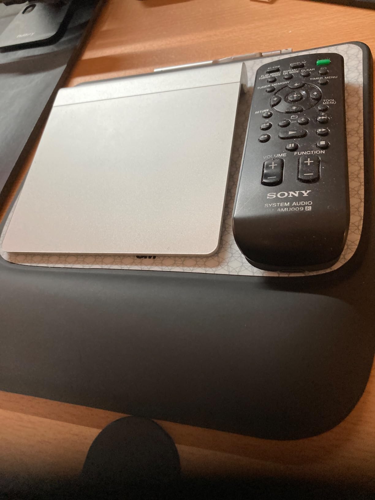 3M Precise Mouse Pad with Gel Wrist Rest, Soothing 3M Gel Technology and Satin Smooth Cover for All Day Comfort, Optical Mouse Performance and Battery Saving Design (MW85B), Extended, Black customer photo 2