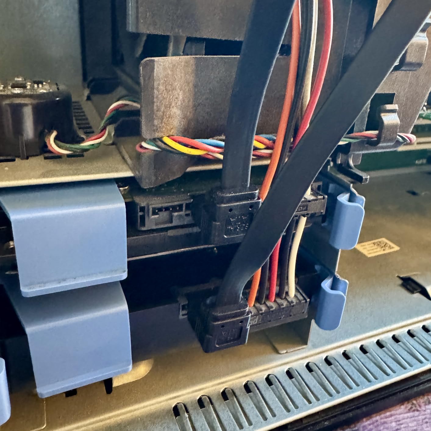 Cable Matters 3-Pack 90 Degree SATA Cable - 18 Inch, SATA III 6Gbps Right Angle Data Cable for SSD, HDD, CD/DVD Drives, Hard Drive, Optical Drive, Gaming PC, Desktop, Motherboard, Black customer photo 1