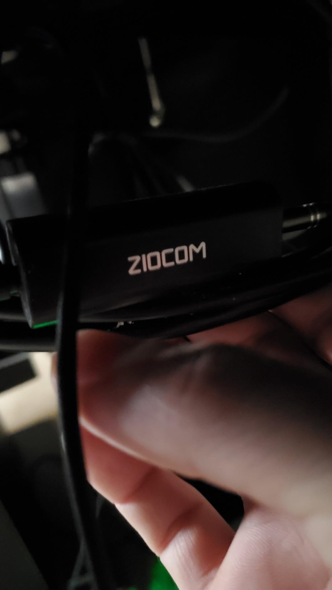 ZIOCOM Ground Loop Noise Isolator, Noise Filter, Eliminate The Buzzing Noise for Your Car Audio System/Home Stereo with Jack 3.5mm Audio Cable (1 Pack) customer photo 2