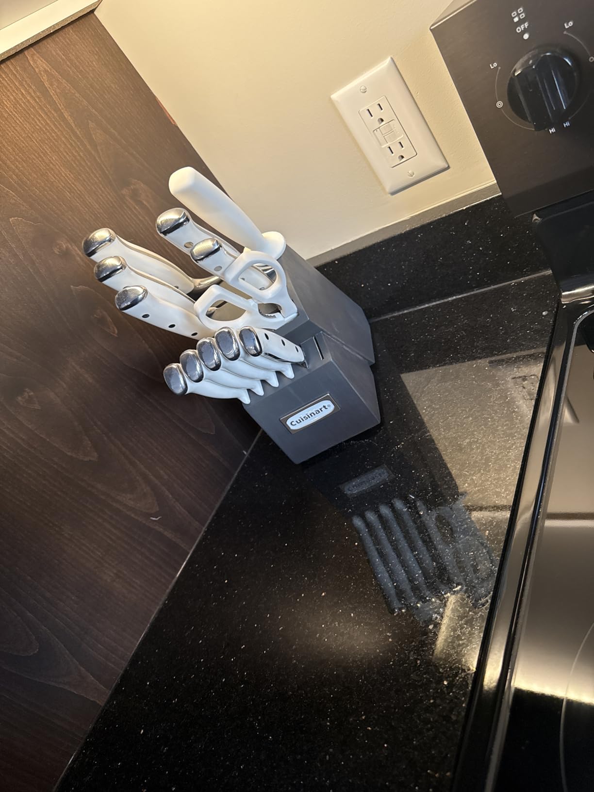 Cuisinart 15-Piece Knife Set with Block, High Carbon Stainless Steel, Forged Triple Rivet, White, C77WTR-15P customer photo 1