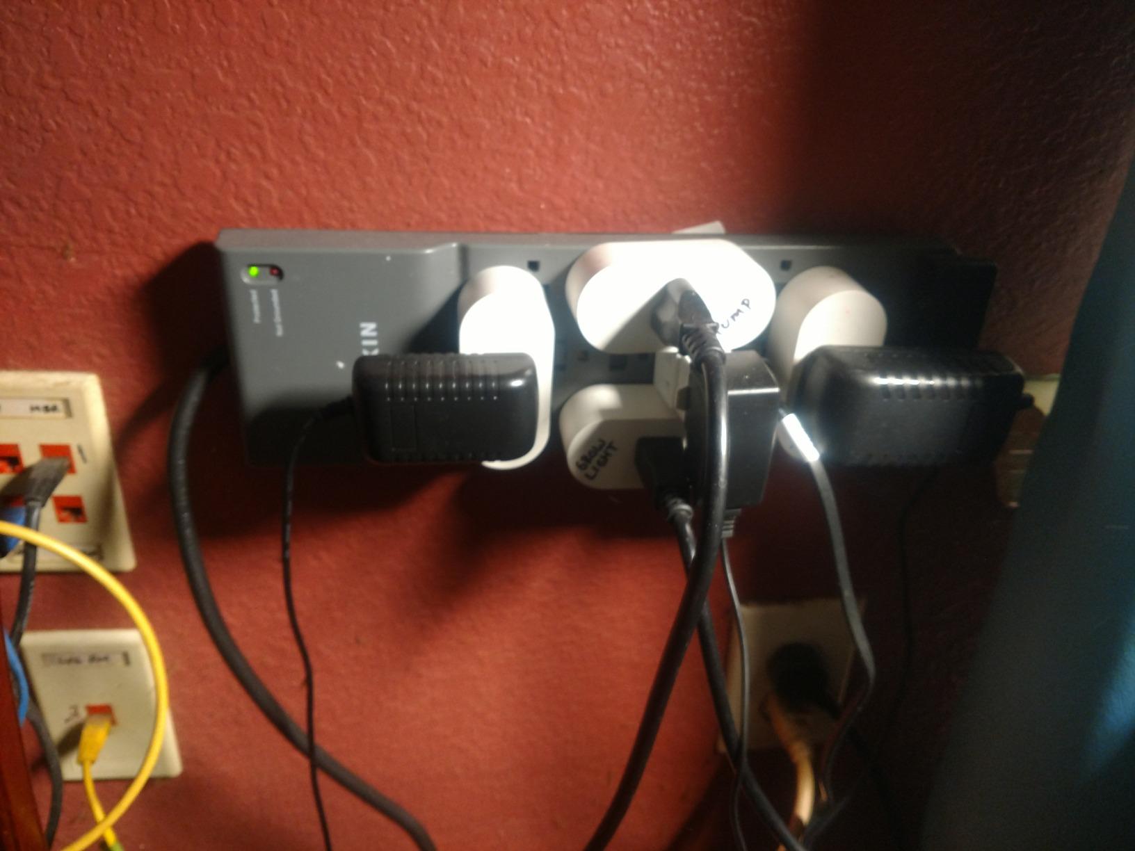 AquaSprouts Aquaponics Garden, Self-Sustaining Desktop Aquarium Hydroponics Ecosystem Kit, fits Standard 10 Gallon Aquariums customer photo 1