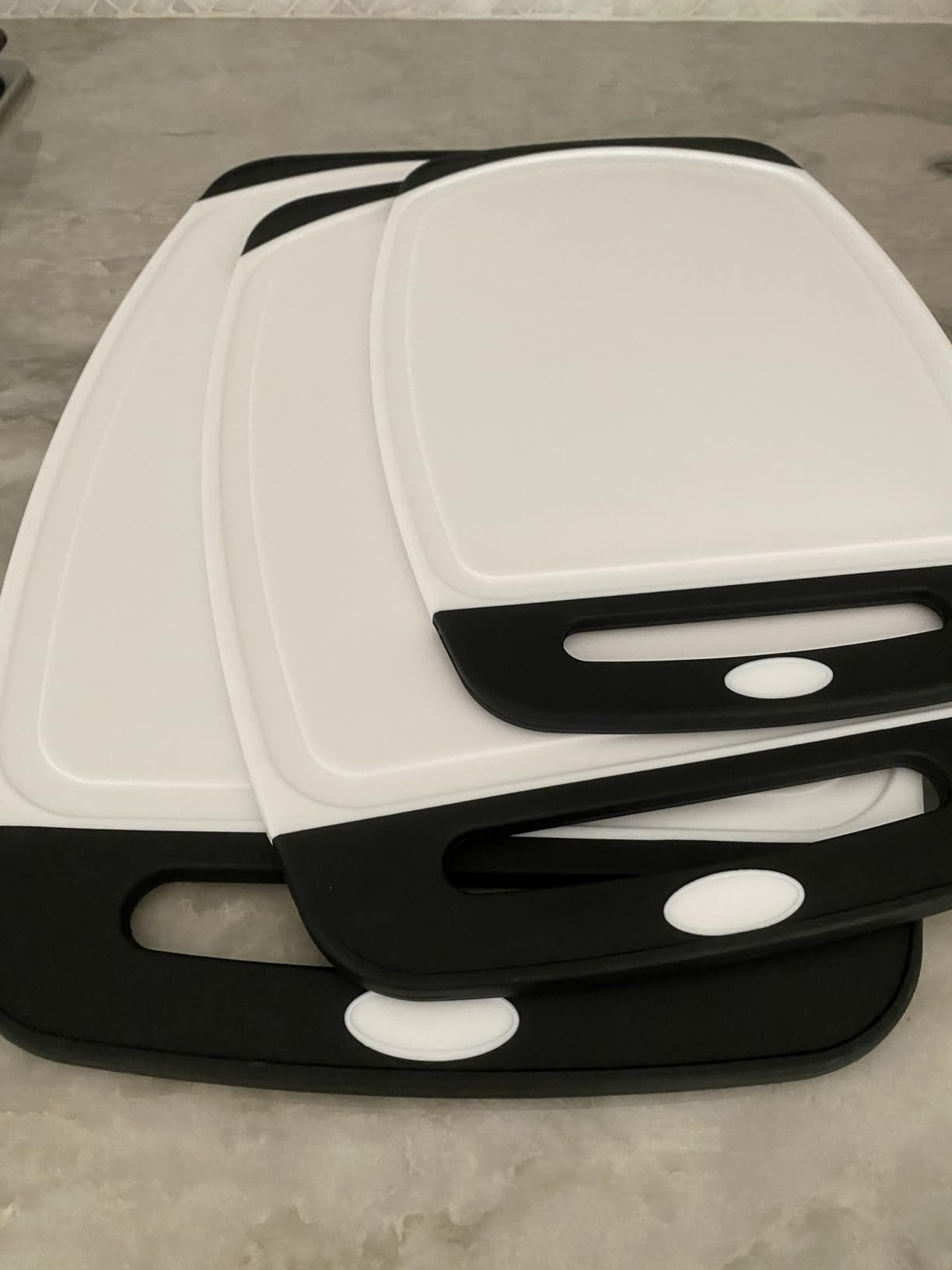 GORILLA GRIP BPA-Free Reversible Kitchen Cutting Board Set of 3, US Designed, Nonporous, Juice Grooves Catch Liquid, Slip Resistant Border, Dishwasher Safe, Durable Large Food Chopping Boards, Black customer photo 2