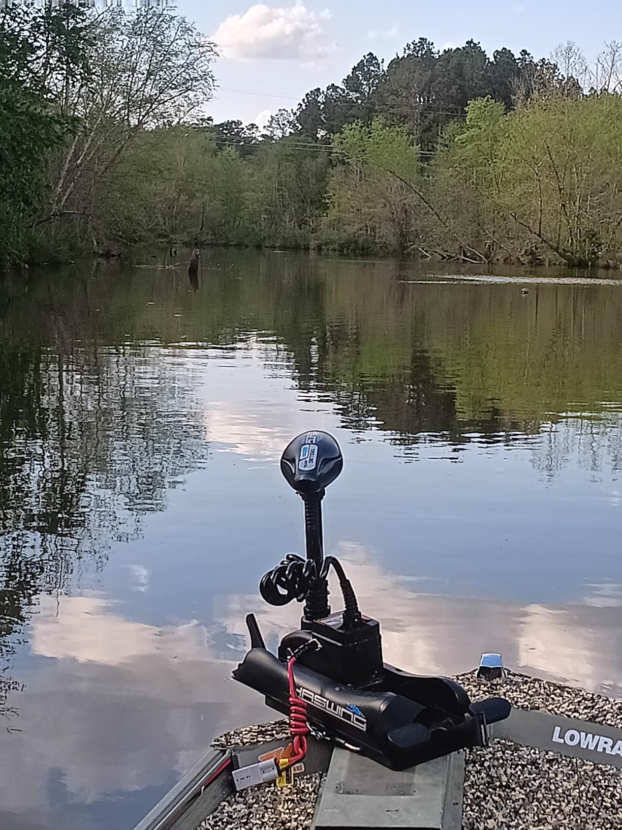 AQUOS Haswing CaymanB Electric Bow Mount 12V Saltwater & Freshwater Trolling Motor - 55lbs Thrust, 48in Shaft, with Wireless Remote & Quick Release Bracket customer photo 2