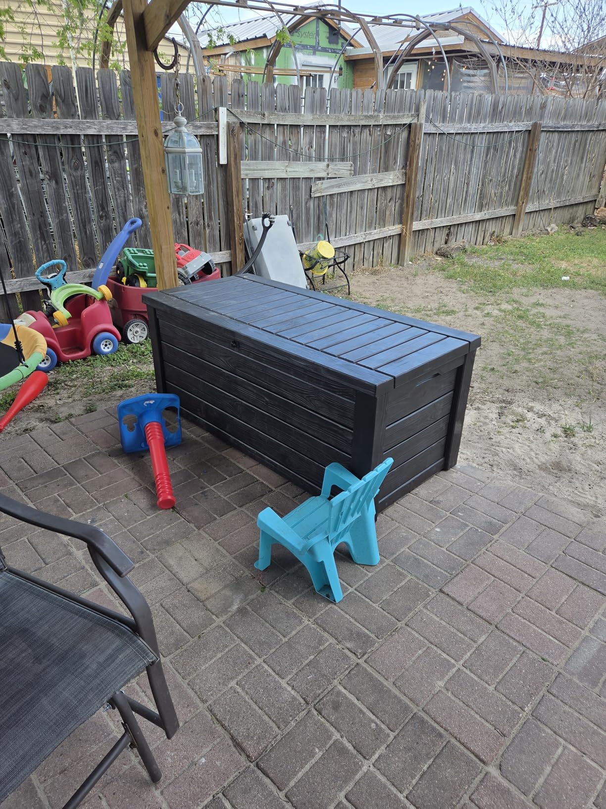 Keter Westwood 150 Gallon Deck Box Organizer, Doubles as 2-Person Bench Seat, Brown - Large Resin Outdoor Storage and Seating with Lockable Lid for Garden, Pool, and Patio customer photo 2