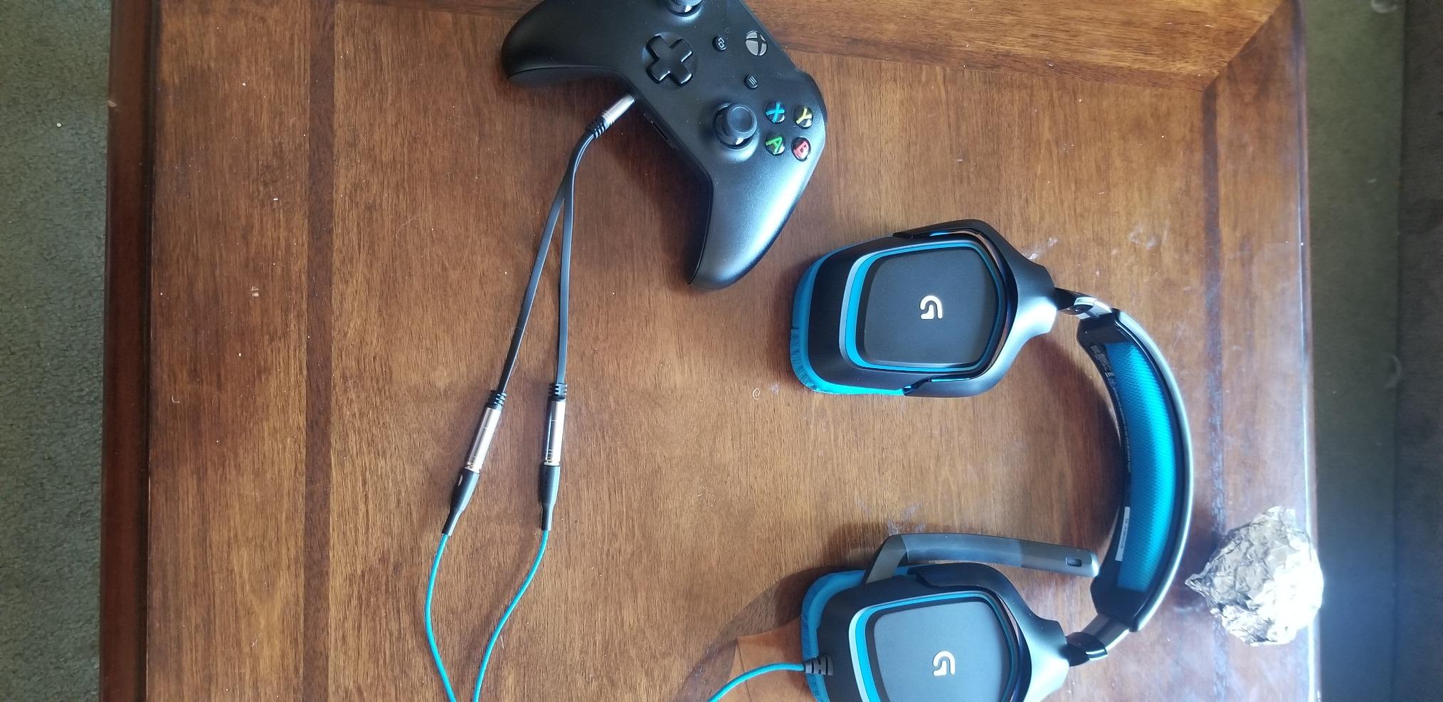 KINGTOP 3.5mm Headphone Mic Splitter Adapter - [1 Male to 2 Female] Headset Splitter Compatible with PC Gaming Headsets - TRRS Audio & Microphone Y Cable for Laptop, PS4, Xbox One, Android customer photo 1