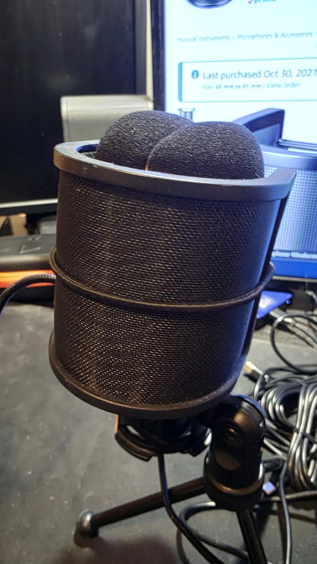 Pop Filter,PEMOTech [Upgraded Three Layers] Metal Mesh & Foam & Etamine Layer Microphone Windscreen Cover Handheld Mic Shield Mask,Microphone Accessories for Vocal Recording,Youtube videos,Streaming customer photo 1