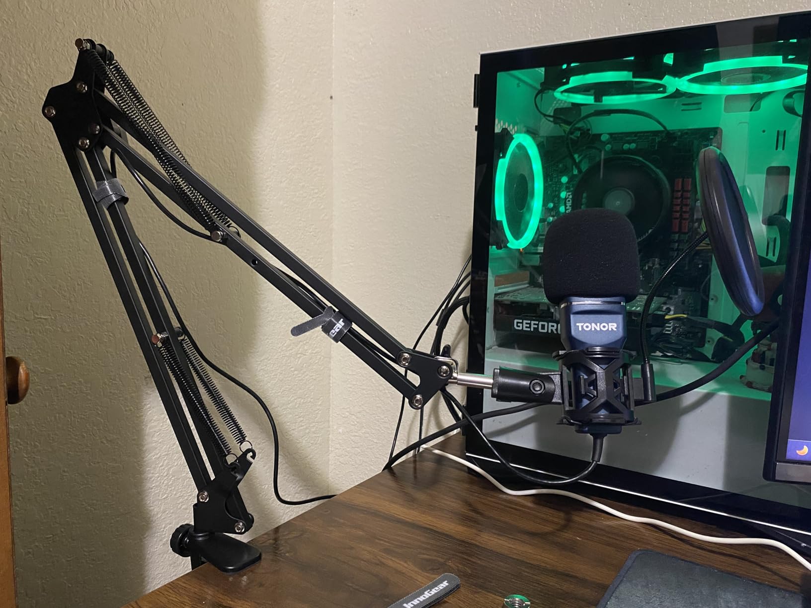 InnoGear Boom Arm Microphone Mic Stand for Blue Yeti HyperX QuadCast SoloCast Snowball Fifine Shure SM7B and Other Mic, Black customer photo 2