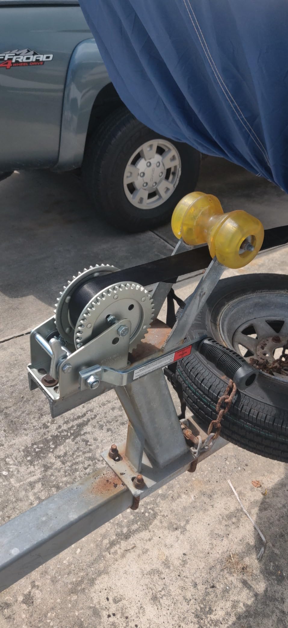 Camco 2000lb Boat Trailer Winch - Manual Hand Crank Boat Winch Features 20-Foot Strap & 2-Way Ratchet - 2,000lb Weight Capacity - Boat Trailer Accessories (50000) customer photo 2