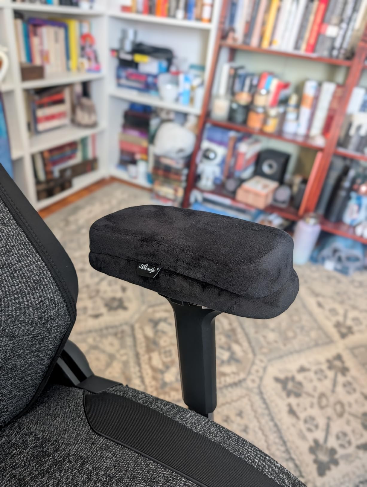 Aloudy Ergonomic Memory Foam Office Chair Armrest Pads, Comfy Gaming Chair Arm Rest Covers for Elbows and Forearms Pressure Relief(Set of 2), Stretch Fit, Black customer photo 1