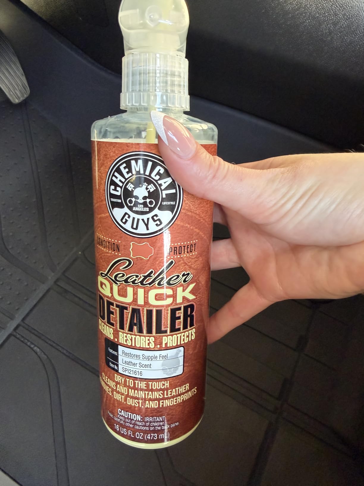 Chemical Guys Leather Quick Detailer - Interior Cleaner and Conditioner for Natural, Synthetic, Pleather, and More, Safe for Car Seats, Furniture, Apparel, Shoes & Boots, Leather Scented - 16 fl oz customer photo 2