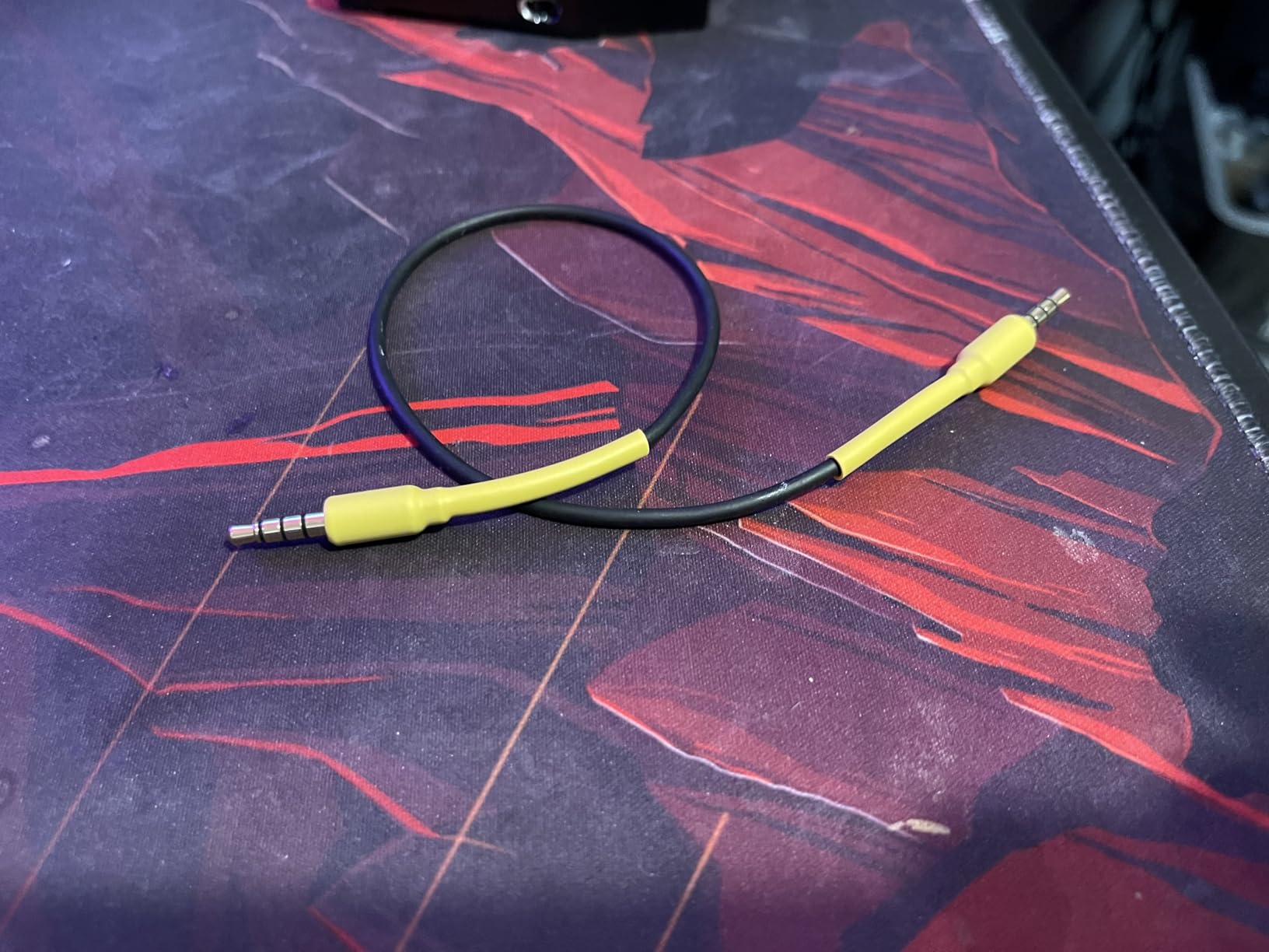 Monoprice Auxiliary Audio Cable - 3.5mm TRRS, Gold Plated, 6 Feet, Black - Onyx Series customer photo 1