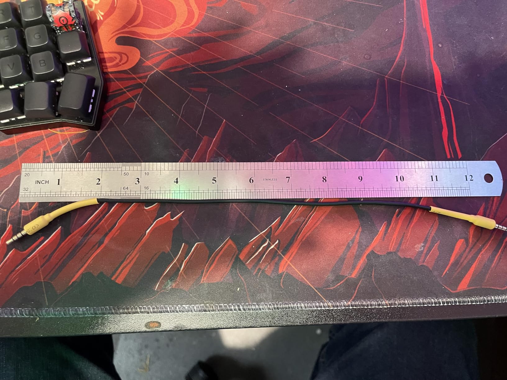 Monoprice Auxiliary Audio Cable - 3.5mm TRRS, Gold Plated, 6 Feet, Black - Onyx Series customer photo 2