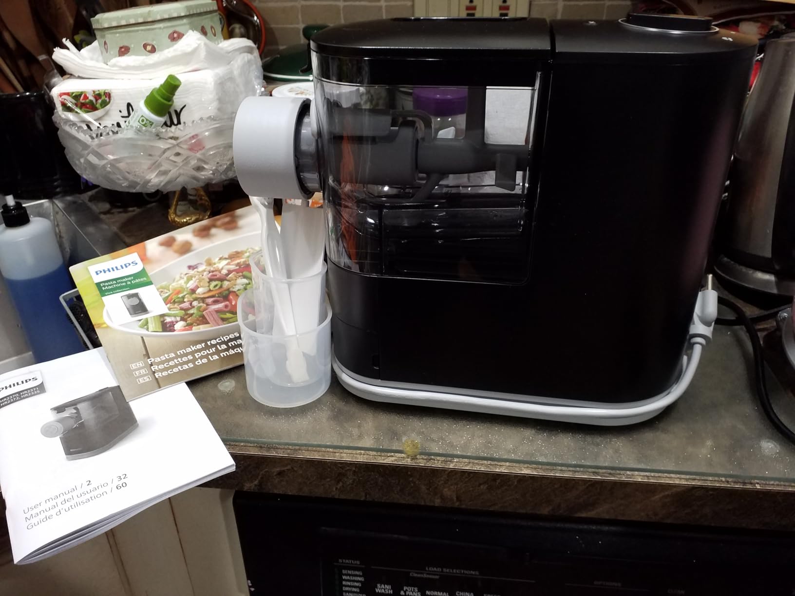 Philips Kitchen Appliances Compact Pasta and Noodle Maker, Viva Collection, Comes with 3 Default Classic Pasta Shaping Discs, Fully Automatic, Recipe Book, Small, White (HR2370/05) customer photo 1