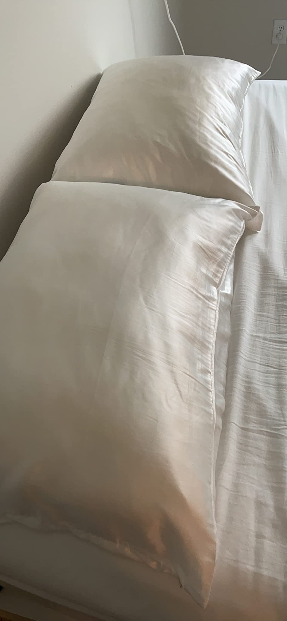 BLISSFORD Satin Pillowcase with Zipper for Hair and Skin Care, Feels Soft and Cool Like a Silk Pillowcase, White Satin Pillow Cases 2 Pack, Slik Pillow Cover, Standard Size - Set of 2 customer photo 1