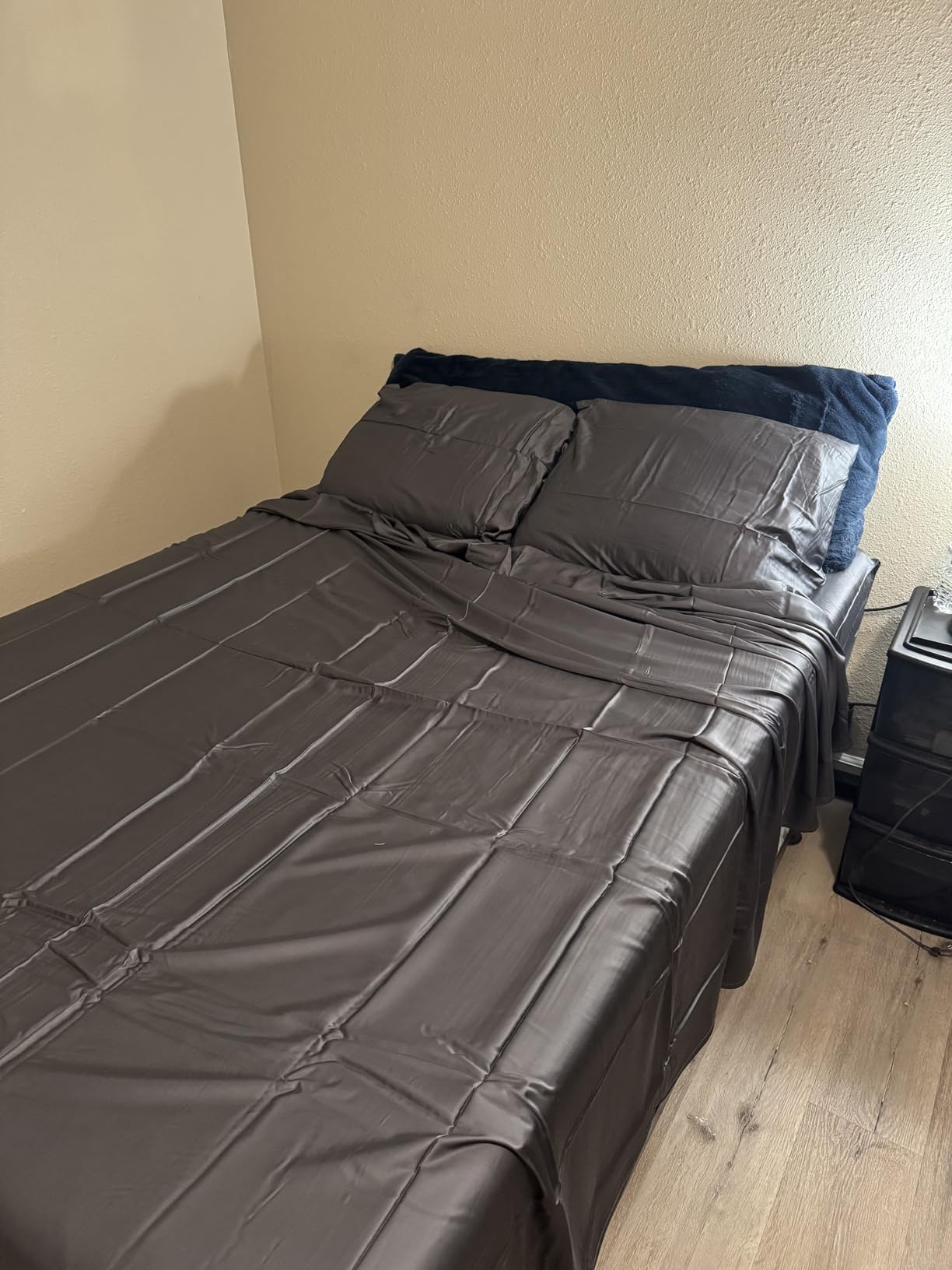 Hotel Sheets Direct 4 Piece Bed Sheet Set Queen Size, 100% Viscose Derived from Bamboo Sheets Set with 2 Pillowcases, Cooling & Breathable Luxury Bedding, Moisture-Wicking & Silky Soft Texture, White customer photo 1