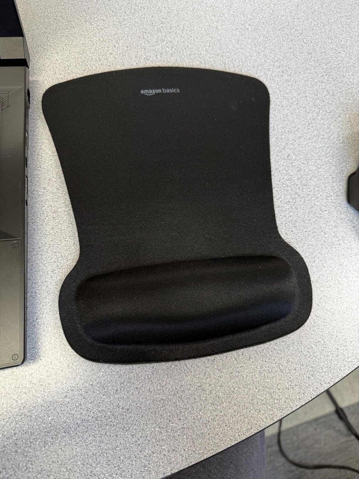 Amazon Basics Irregular Ergonomic Gel Computer Mouse Pad with Wrist Support for Pain Relief, Non-Slip, 10.1L x 8.1W inches, Black customer photo 2