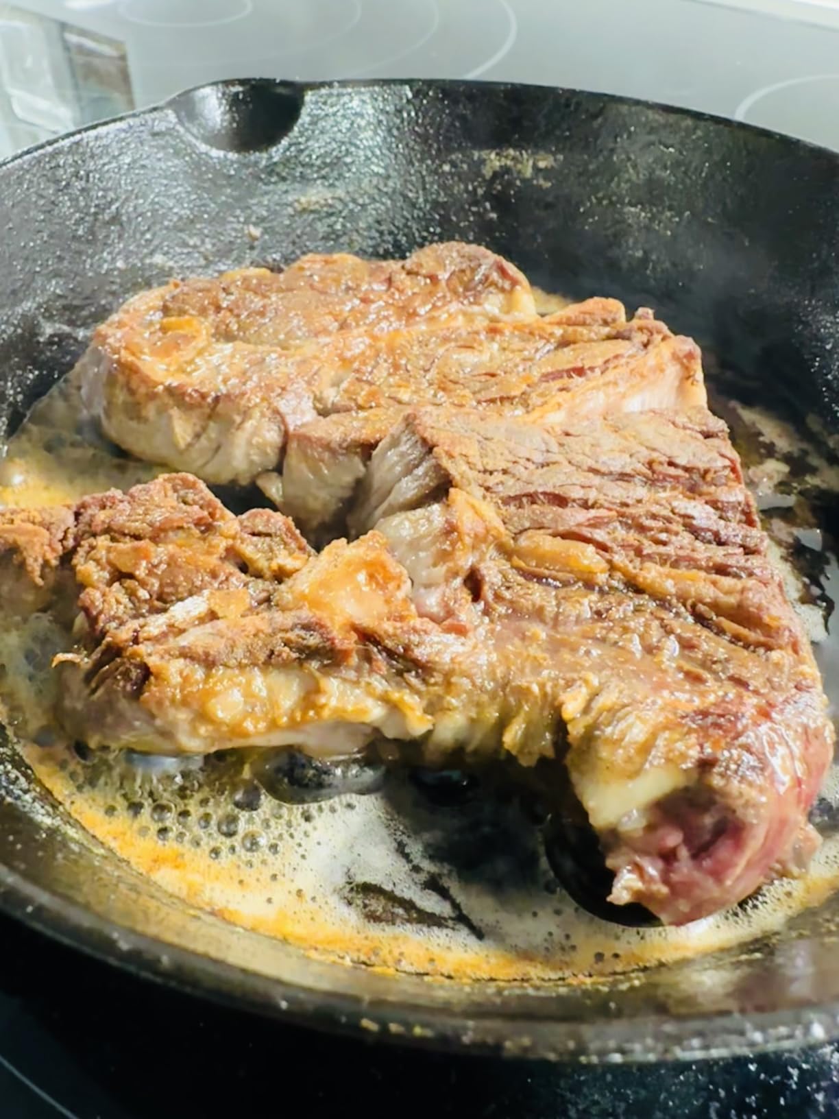 Utopia Kitchen Cast iron Skillets 3 Piece Set, Chefs Pan, Pre Seasoned Cast iron Skillets, 6, 8 & 10 Inches, Easy Use in the Oven, Stove, Grill, or Campfire, Black customer photo 1