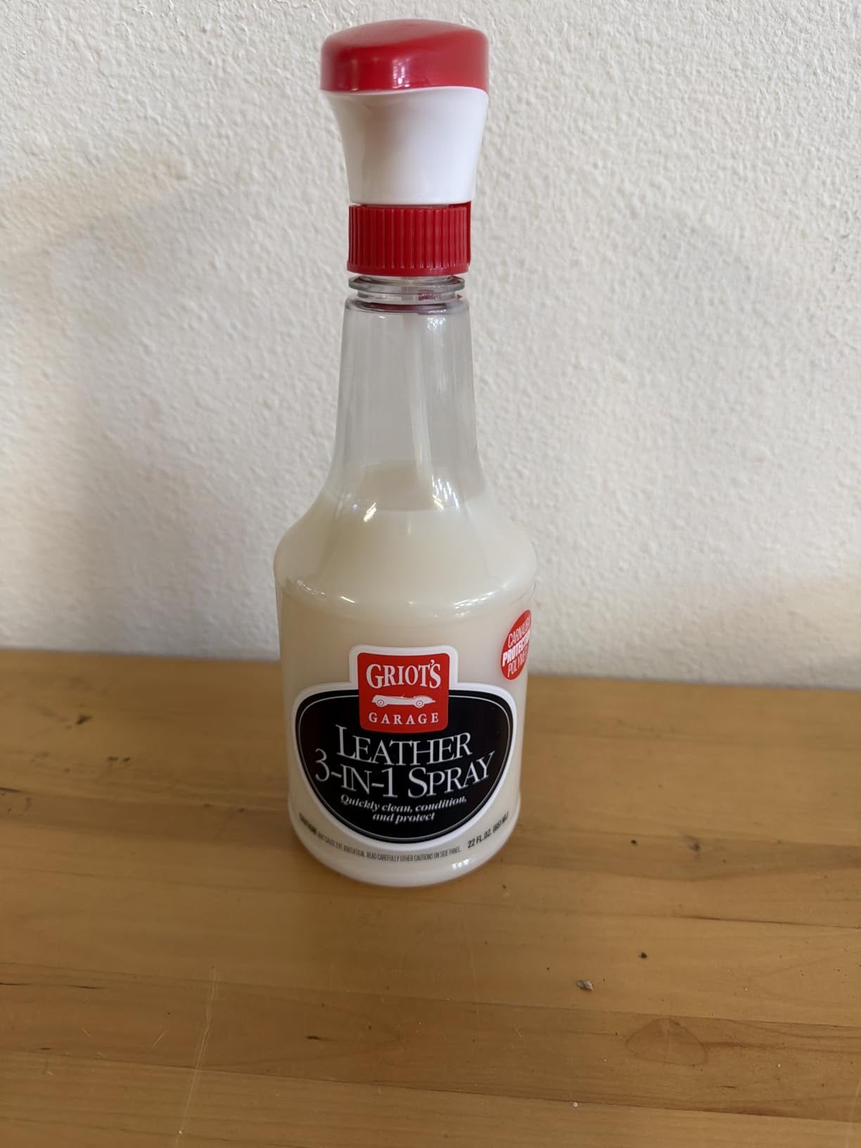 Griot's Garage Leather 3-in-1 Spray, Cleaner and Conditioner for Leather and Vinyl, Car Seats and Vehicle Interior, Truck, RV, Boats, and Home, 10963, 22 oz customer photo 1