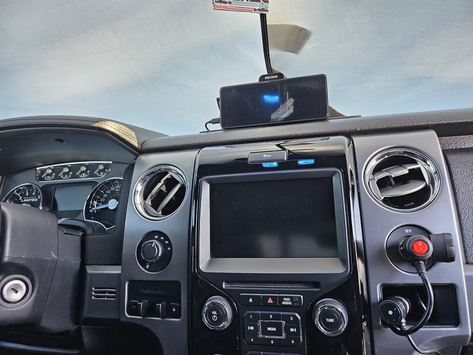 BESIGN Ground Loop Noise Isolator for Car Audio/Home Stereo System with 3.5mm Audio Cable customer photo 2