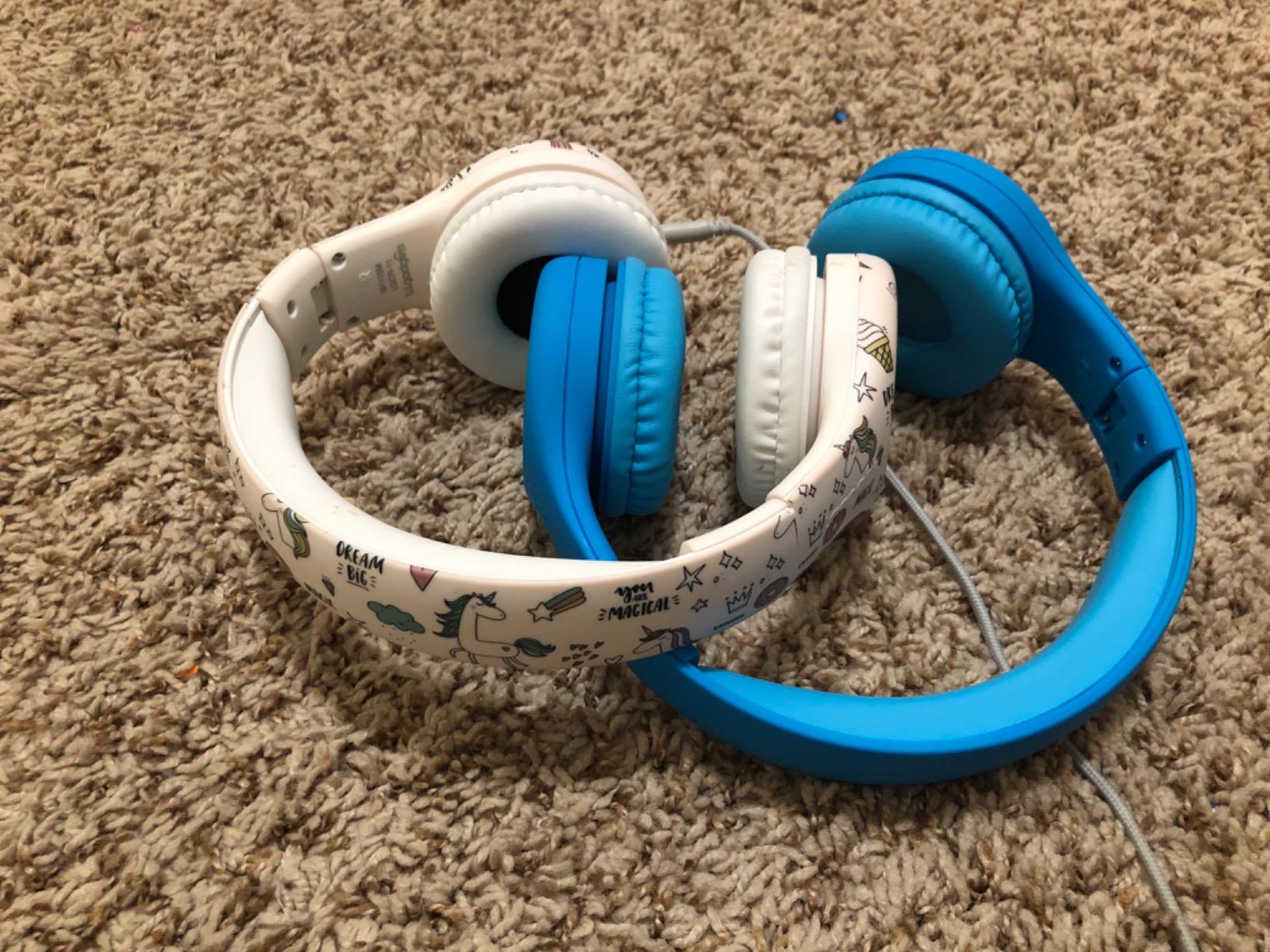 LilGadgets Connect+ Pro Wired Kids Headphones for School with Microphone, Volume Limiting Over-Ear Headset with Cord, SharePort Technology & SoftTouch Padding, Blue customer photo 1