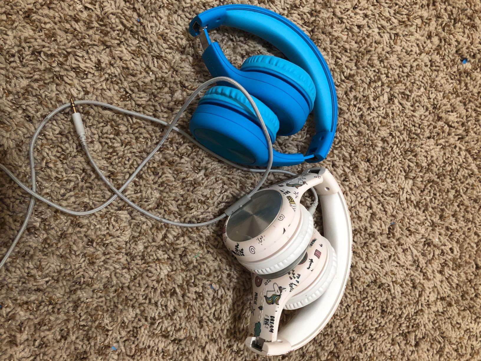 LilGadgets Connect+ Pro Wired Kids Headphones for School with Microphone, Volume Limiting Over-Ear Headset with Cord, SharePort Technology & SoftTouch Padding, Blue customer photo 2