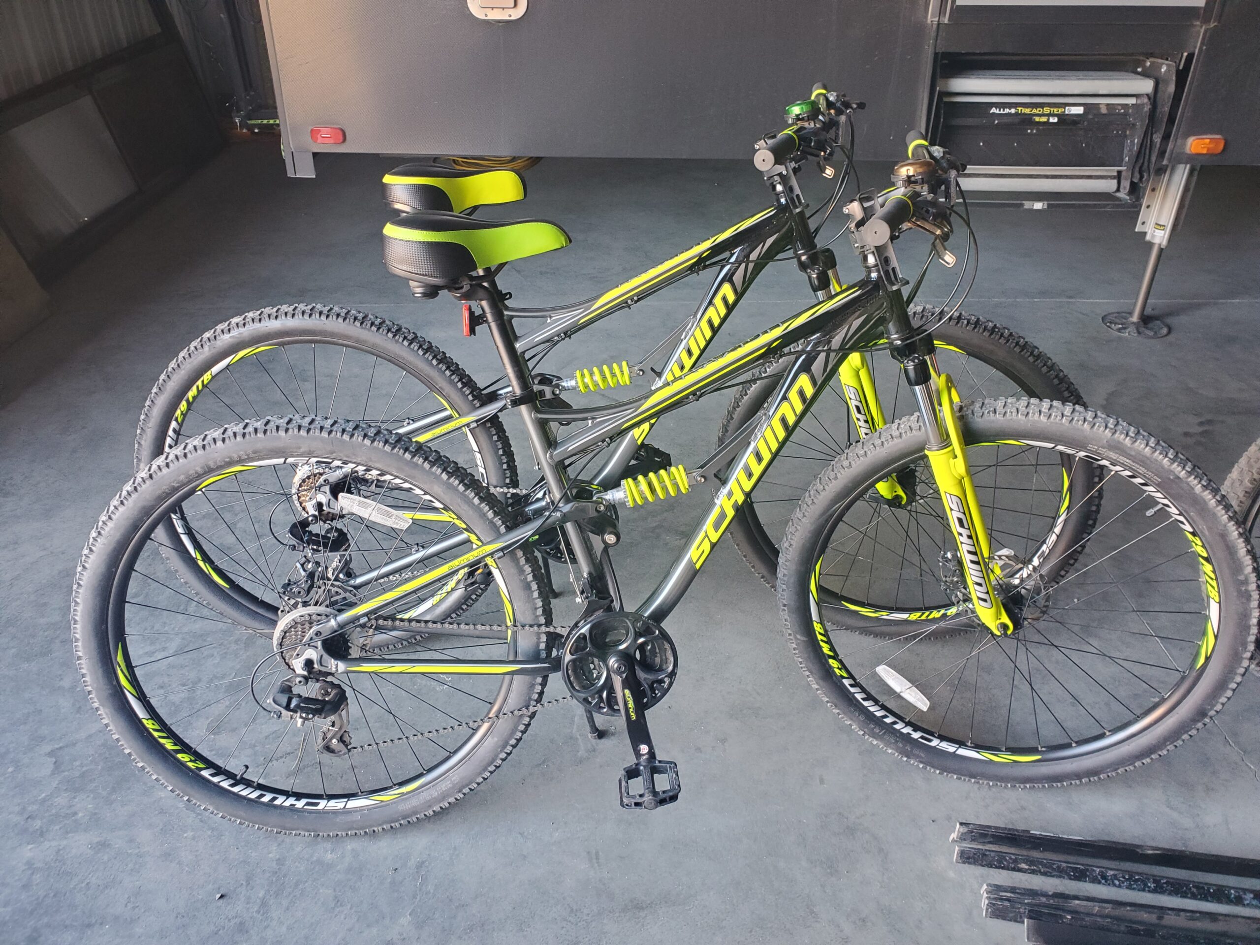 Schwinn Traxion Mountain Bike for Adult Men Women, 29-Inch Wheels, Full Suspension, 24-Speed Shimano Drivetrain, Trigger Shifter, 18-Inch Aluminum Frame, Mechanical Disc Brake, Matte Grey/Neon Green customer photo 1