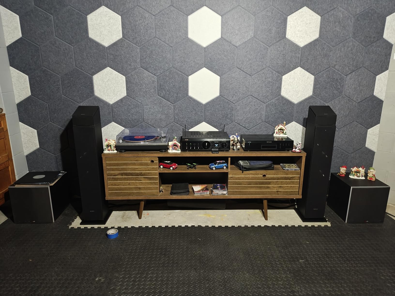 Sony SS-CS3 3-Way 4-Driver Floor-Standing Speaker - Pair (Black) customer photo 1