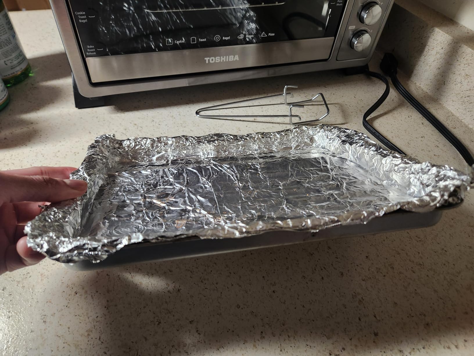 TOSHIBA AC25CEW-BS Large 6-Slice Convection Toaster Oven Countertop, 10-In-One with Toast, Pizza and Rotisserie, 1500W, Black Stainless Steel, Includes 6 Accessories customer photo 2