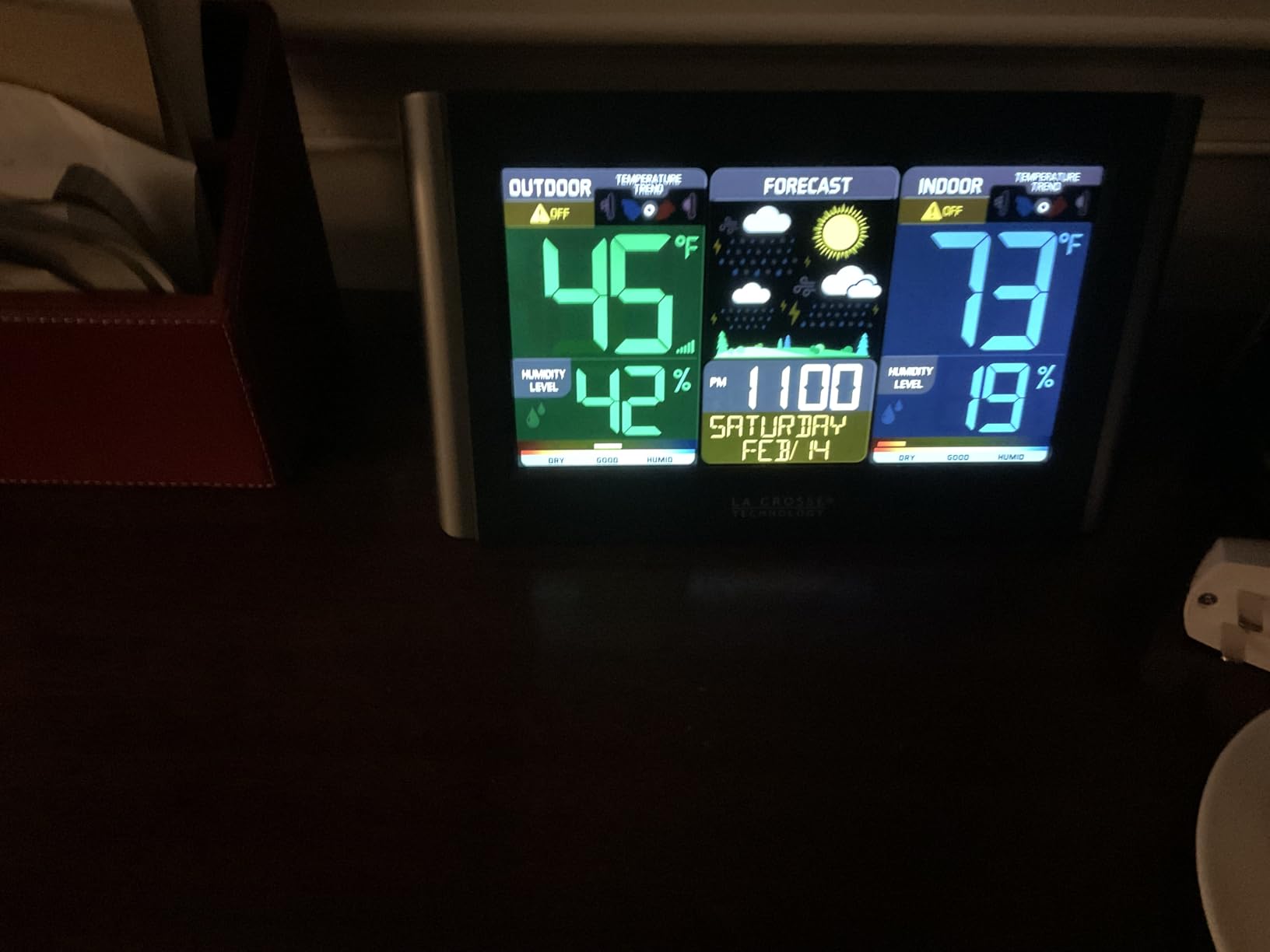 La Crosse Technology Weather Station with Customizable Alerts, Weather Forecast, Temperature, Dew Point, Humidity customer photo 1