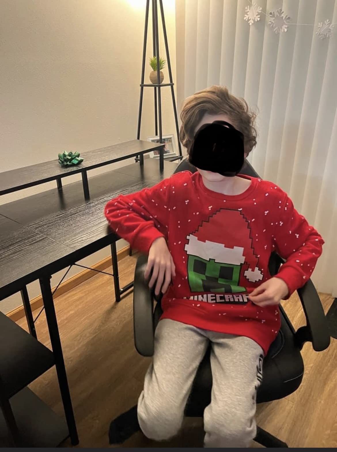 Techni Mobili Kid's Gaming and Student Racer Chair with Wheels, Red 22D x 21.25W x 35.25H in customer photo 2