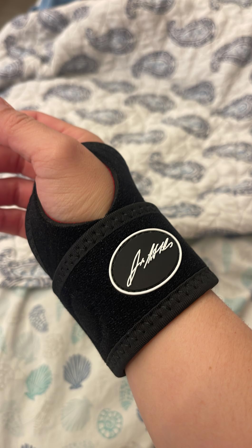 Doctor Developed Wrist Brace, Wrist Wraps for Carpal Tunnel Arthritis, Tendonitis, Hand Support, Ideal for Fitness, Weightlifting - Handbook Included (Wrist Brace 1 Pack) customer photo 1