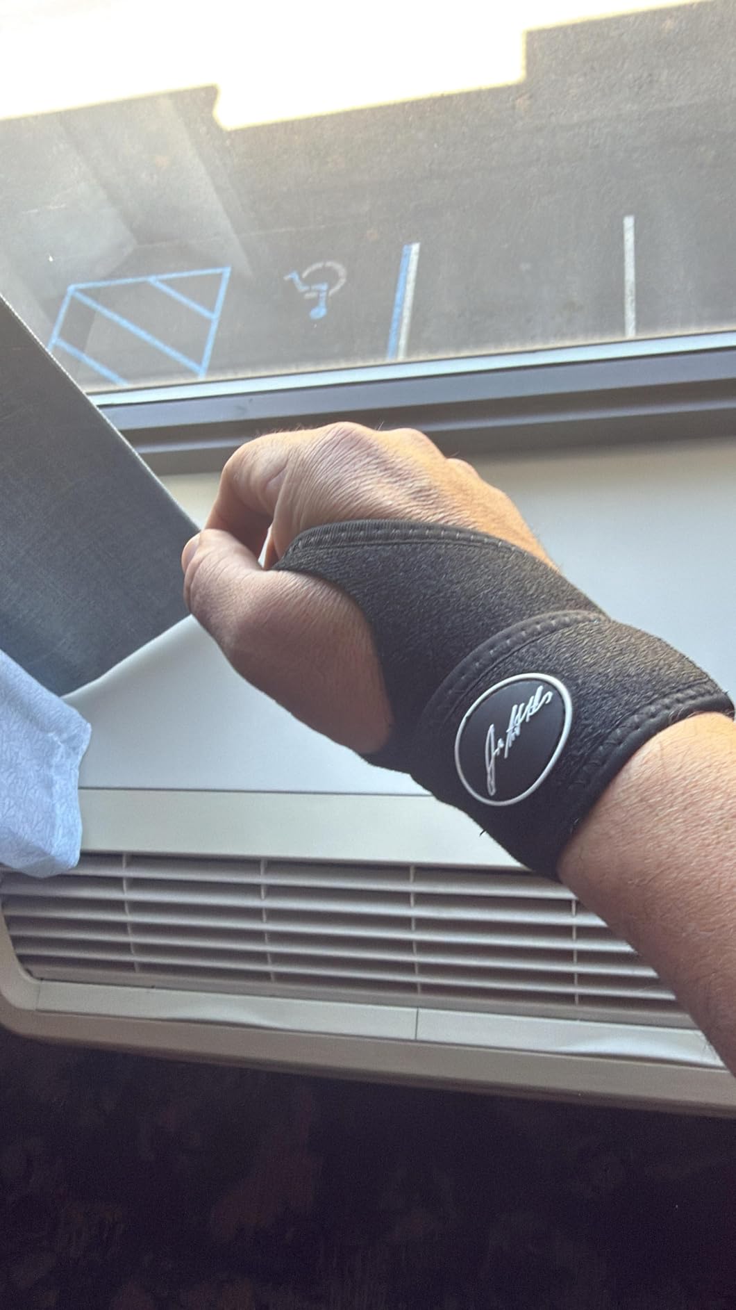 Doctor Developed Wrist Brace, Wrist Wraps for Carpal Tunnel Arthritis, Tendonitis, Hand Support, Ideal for Fitness, Weightlifting - Handbook Included (Wrist Brace 1 Pack) customer photo 2