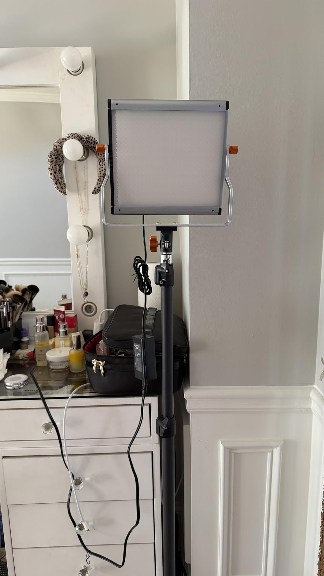 Neewer 2 Packs Dimmable Bi Color 480 LED Video Light Kit, 3200~5600K CRI 96+ LED Panel with U Bracket, 75 inches Tripod Light Stand for YouTube Recording Studio Photography Streaming Key Lighting customer photo 1