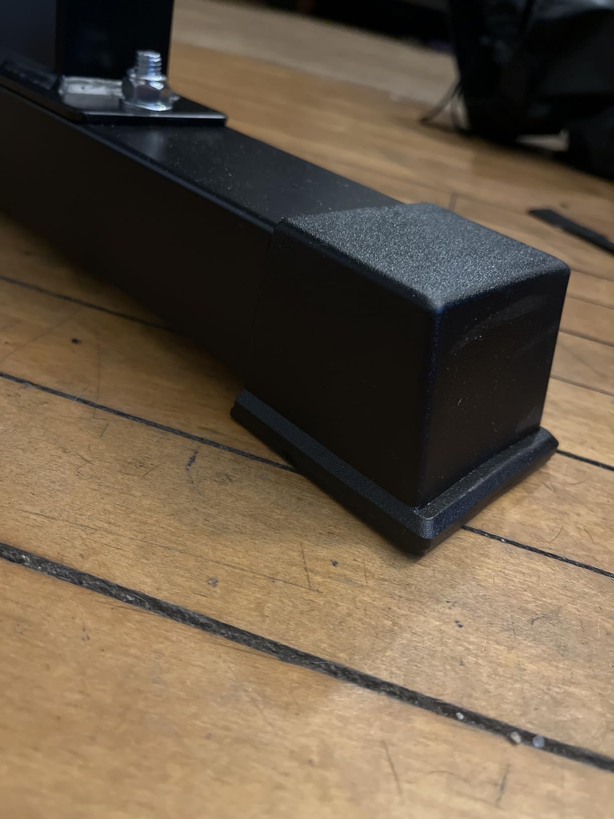 Amazon Basics Sturdy Flat Weight Bench for Home Gym, Strength Training, Stable Assembly, Black customer photo 1