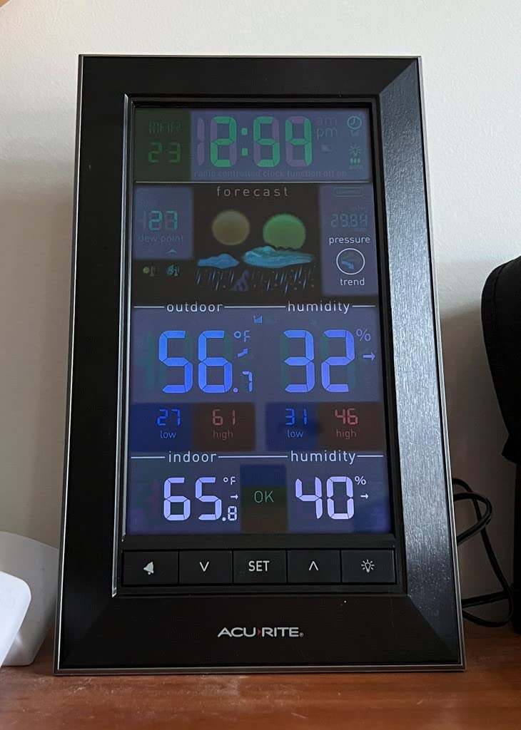 AcuRite Digital Vertical Weather Forecaster with Indoor/Outdoor Temperature, Humidity, and Date and Time customer photo 2